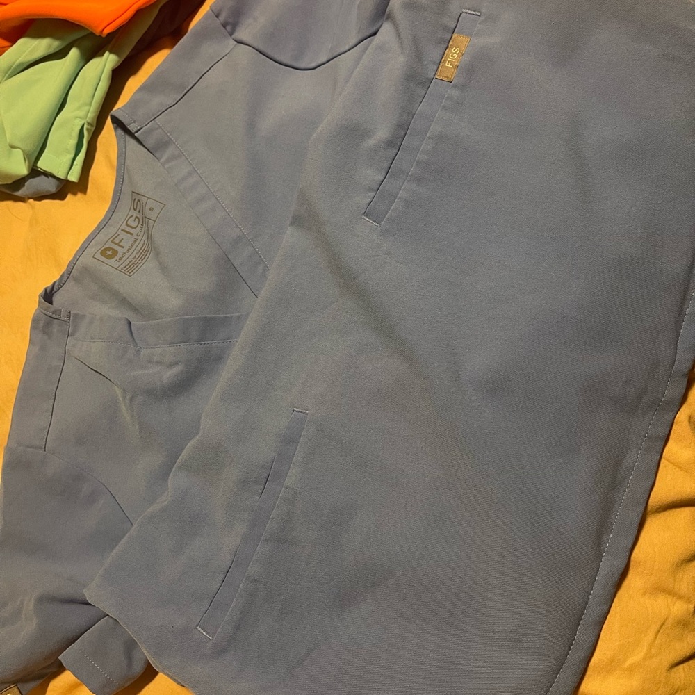 Ceil blue casma two pocket figs top